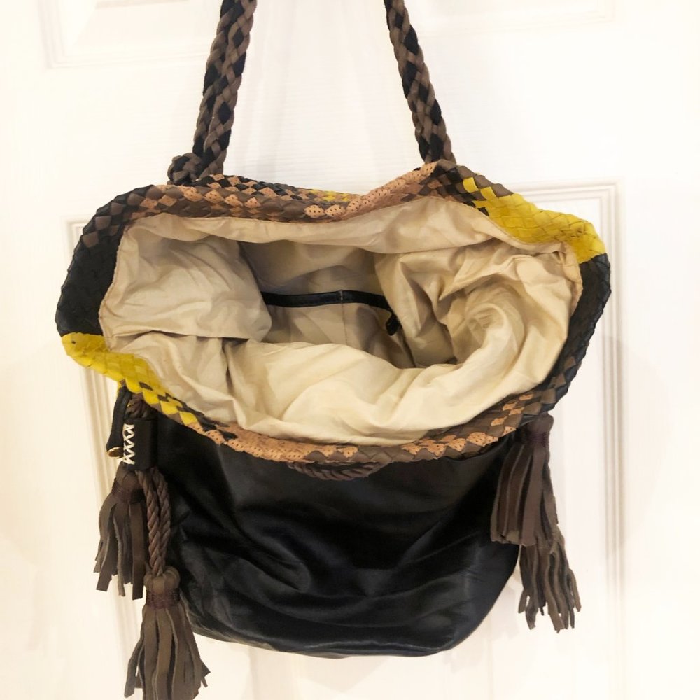 🌟Host Pick!🌟 Rabeanco Woven Leather Bucket Bag - Picture 12 of 15